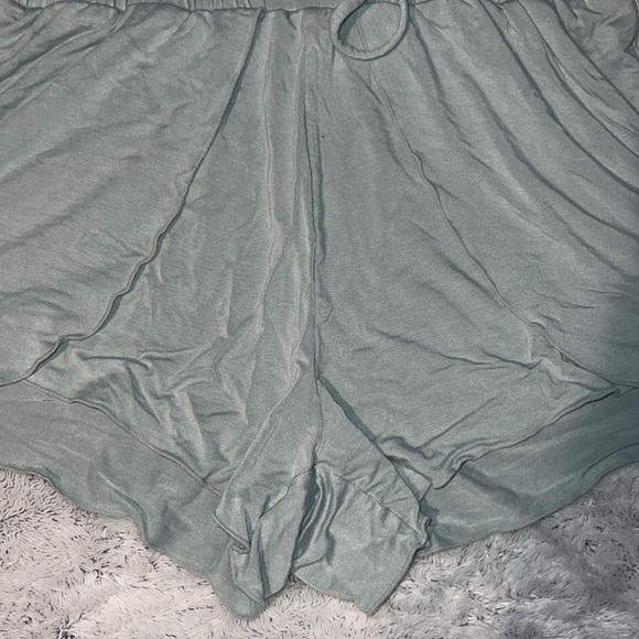 (S) Halara Light Green Flowy Shorts - Picture 4 of 5